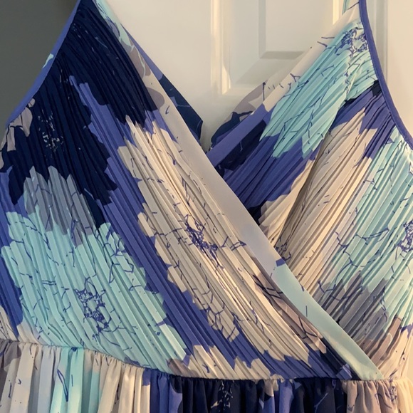 Beautiful Banana Republic woman’s dress - Picture 2 of 5